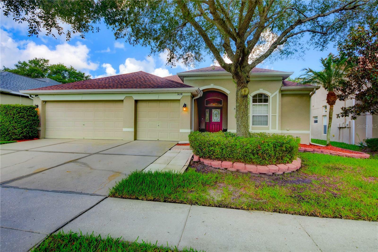 Property Photo: 1438 Emerald Hill Way FL 33594