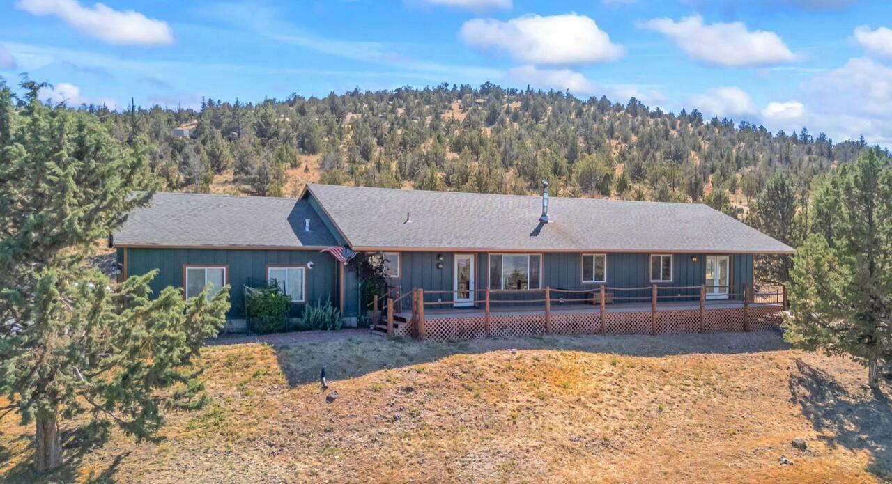Property Photo: 6997 SE Scenic Drive OR 97754