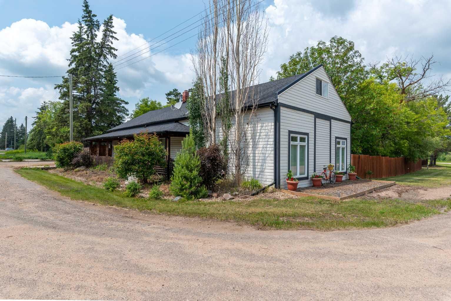 Property Photo: 5010 50 Avenue AB T0B 4G0