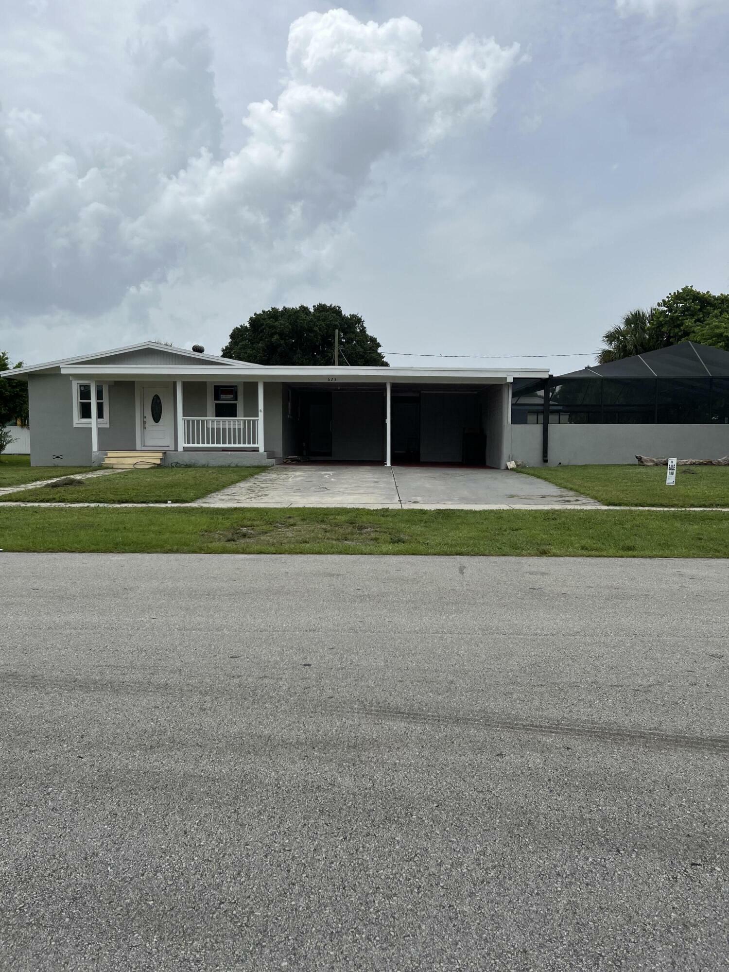 Property Photo:  623 E Pasadena Avenue  FL 33440 