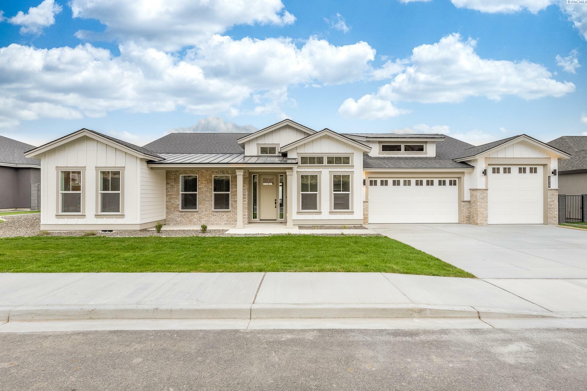 Property Photo: 411 Bonita Street WA 99352