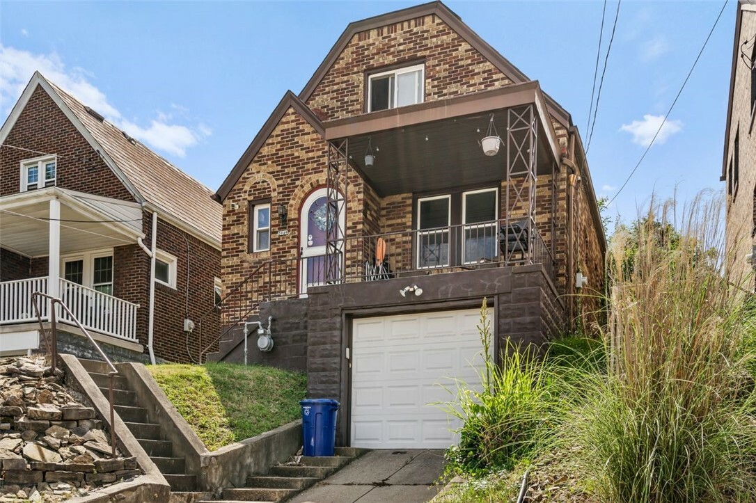 Property Photo:  2046 Jacob St  PA 15226 