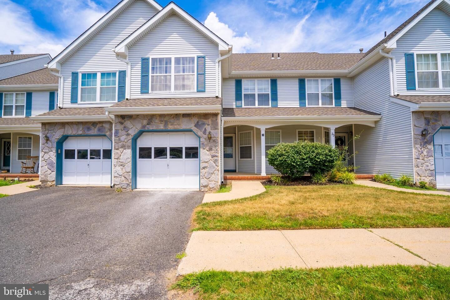 Property Photo:  24 Heather Court  NJ 08852 