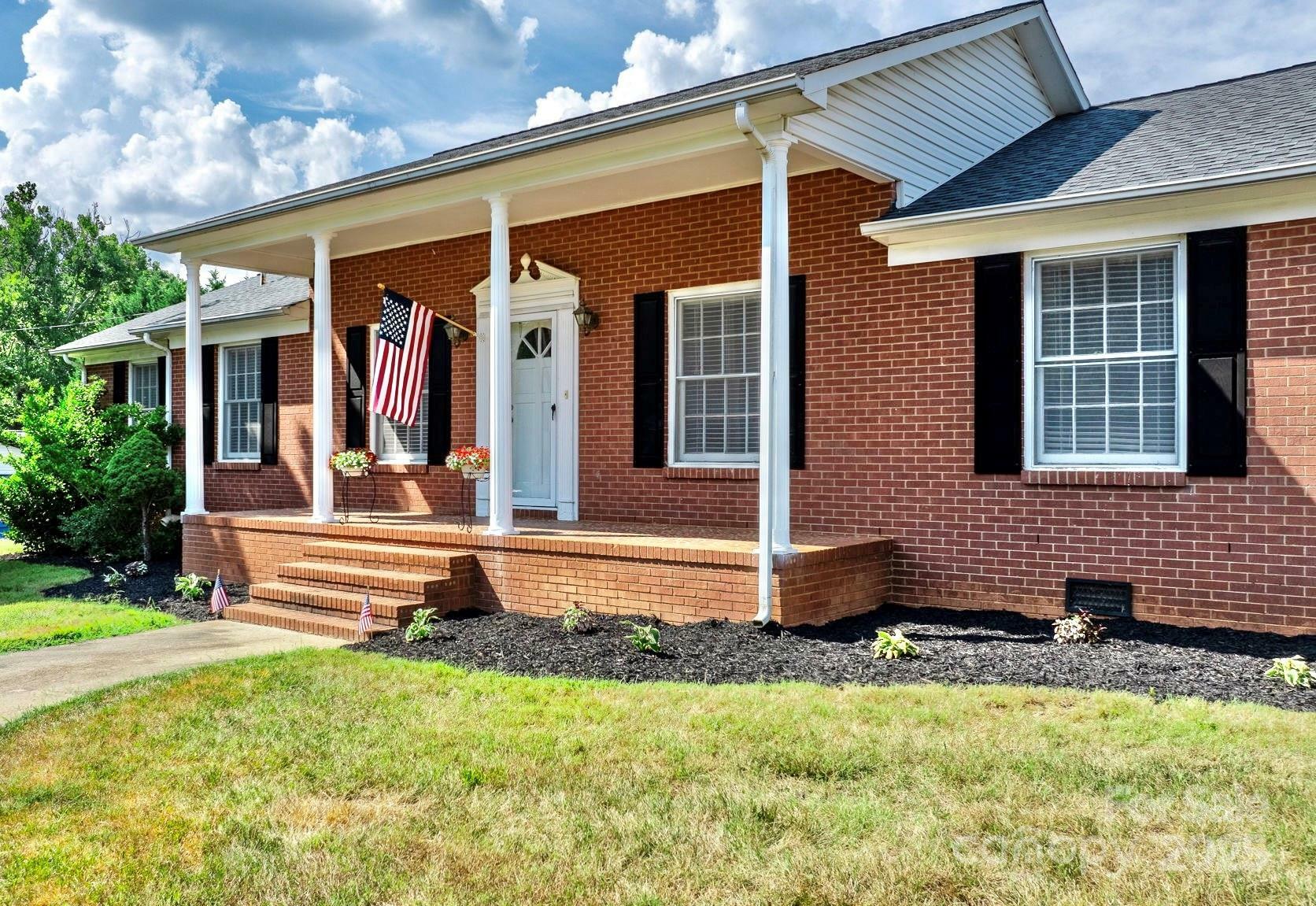 Property Photo: 2909 Eastway Drive NC 28625