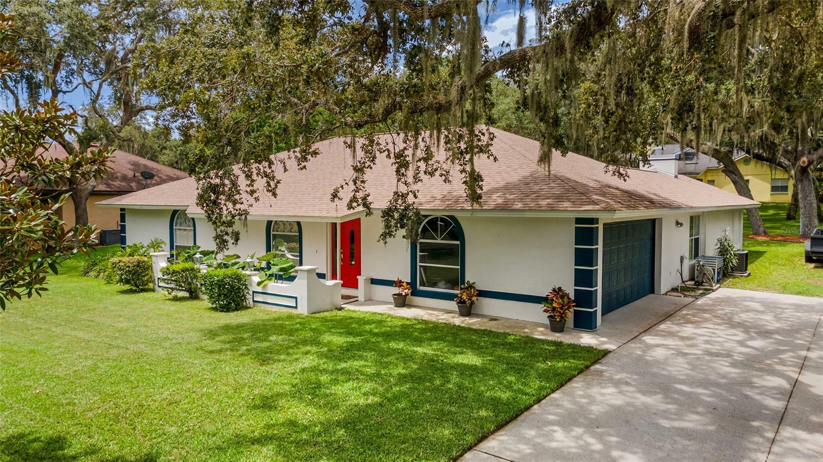 Property Photo:  1005 N Temple Avenue  FL 34737 