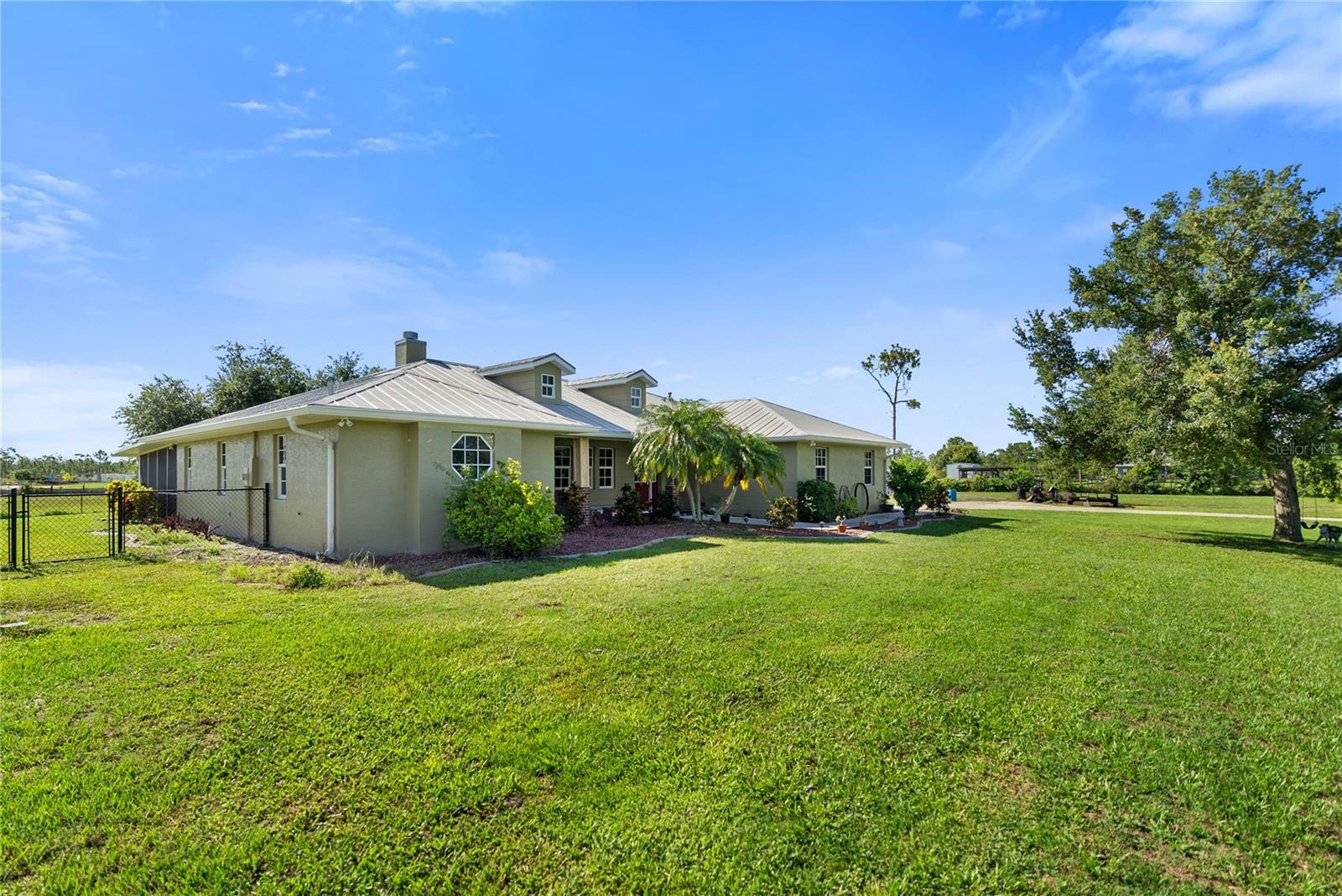 Property Photo:  5016 Palangos Drive  FL 33982 