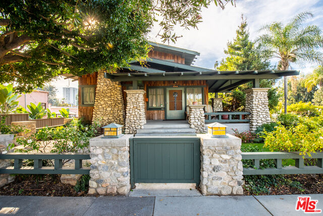 Property Photo:  2544 3rd Street  CA 90405 