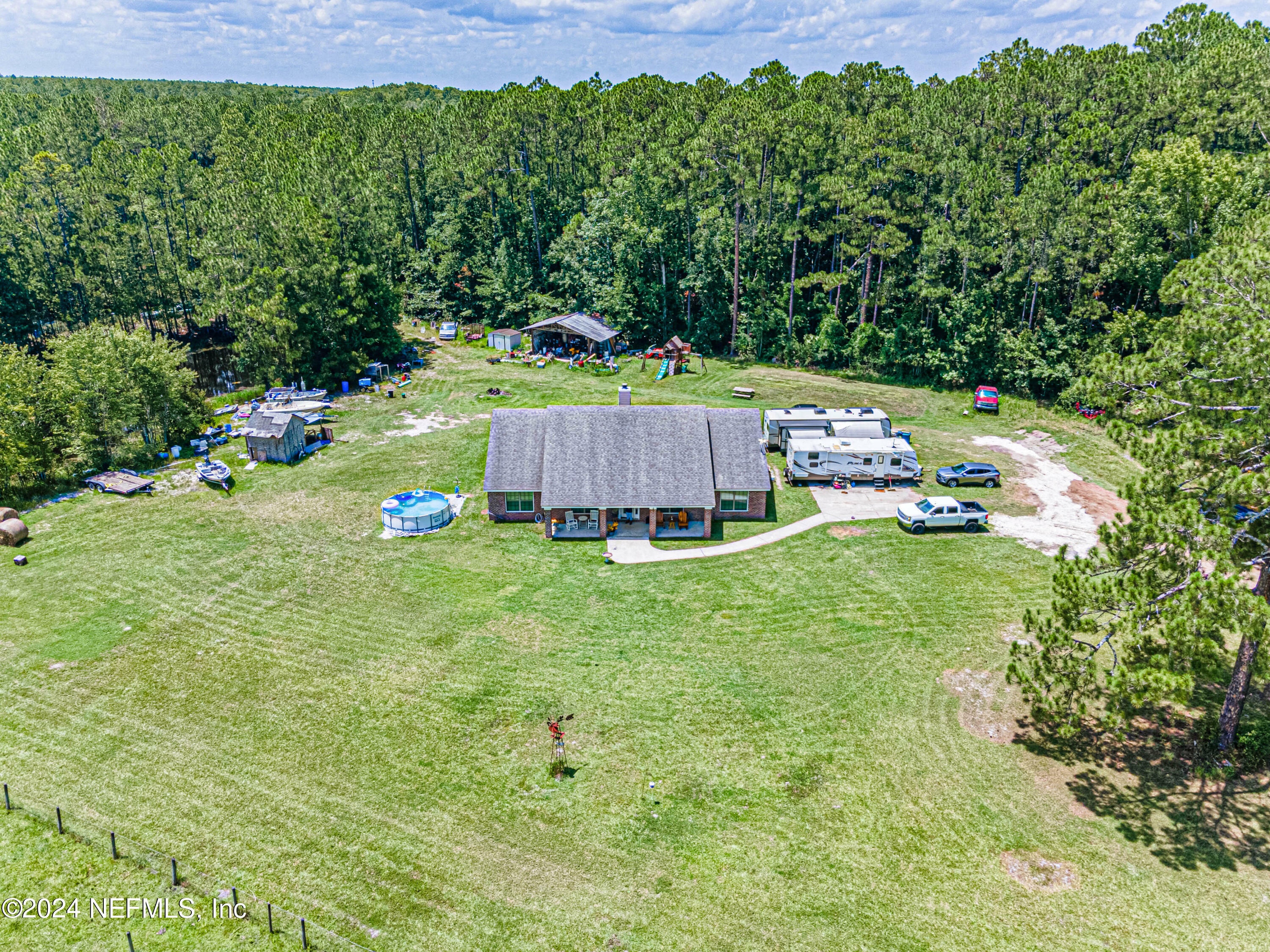 Property Photo: 1725 Davidson Farm Road FL 32218
