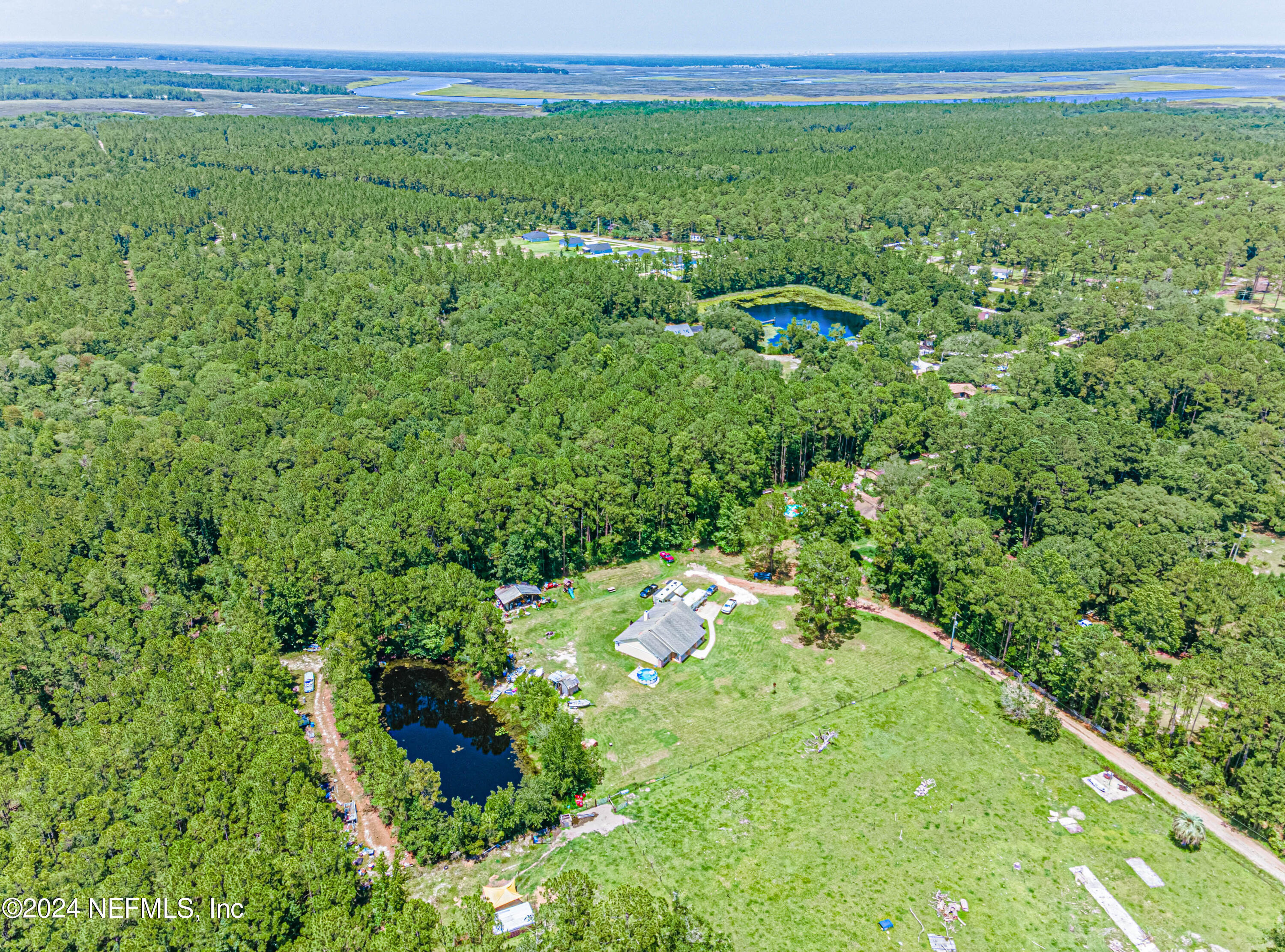 Property Photo: 1725 Davidson Farm Road FL 32218