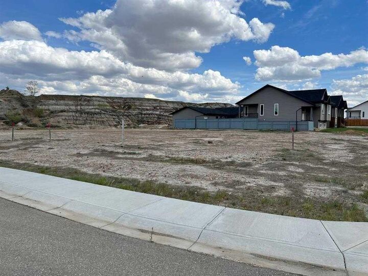 Property Photo: 176 10 Avenue SE AB T0J 0Y6