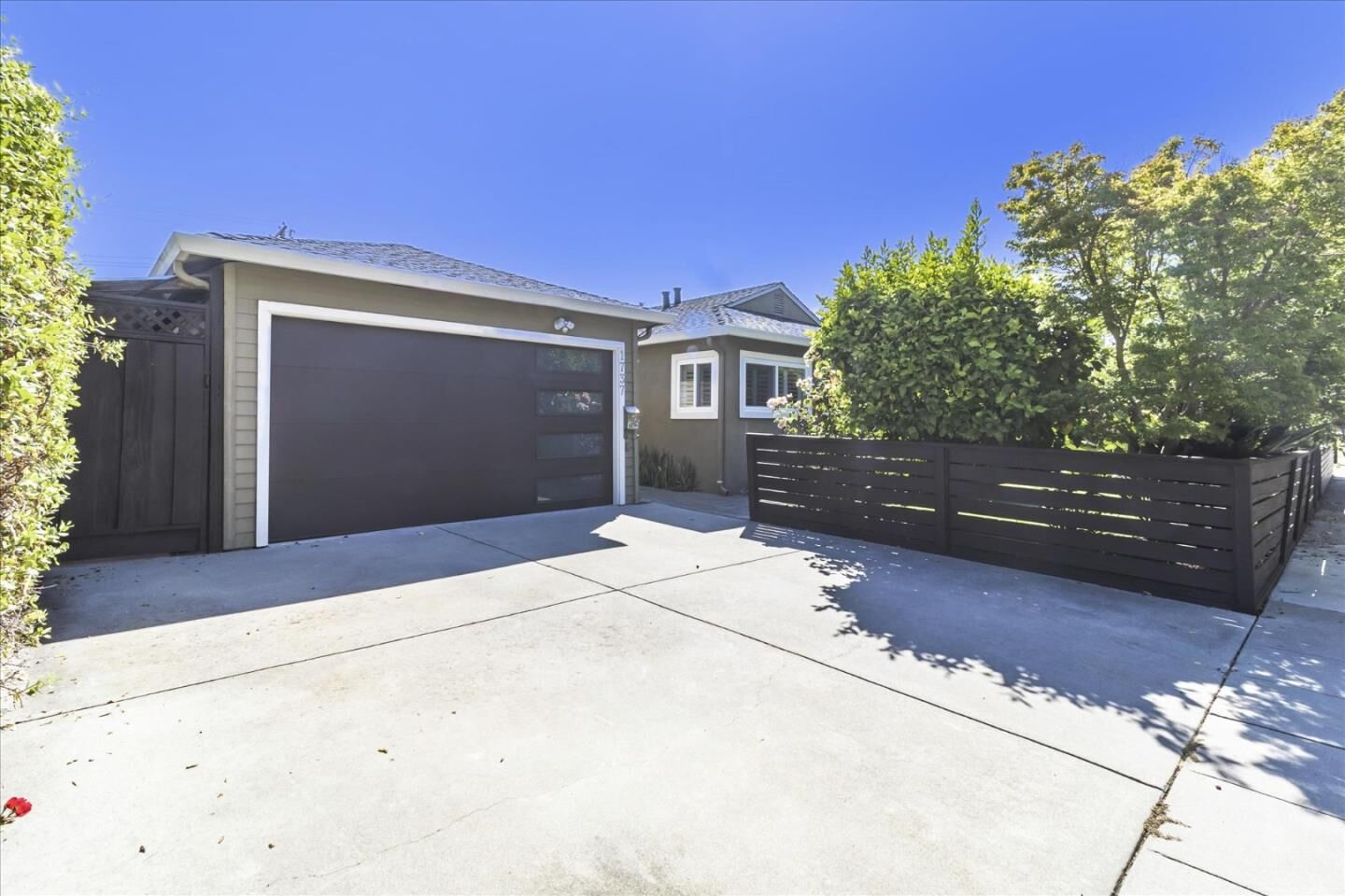 Property Photo: 1737 Maryland Street CA 94061