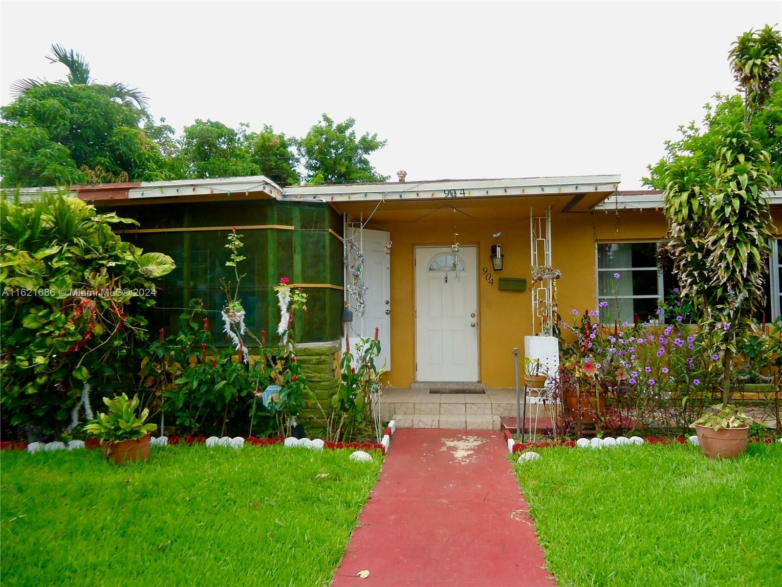 Property Photo:  904 NE 164th St  FL 33162 