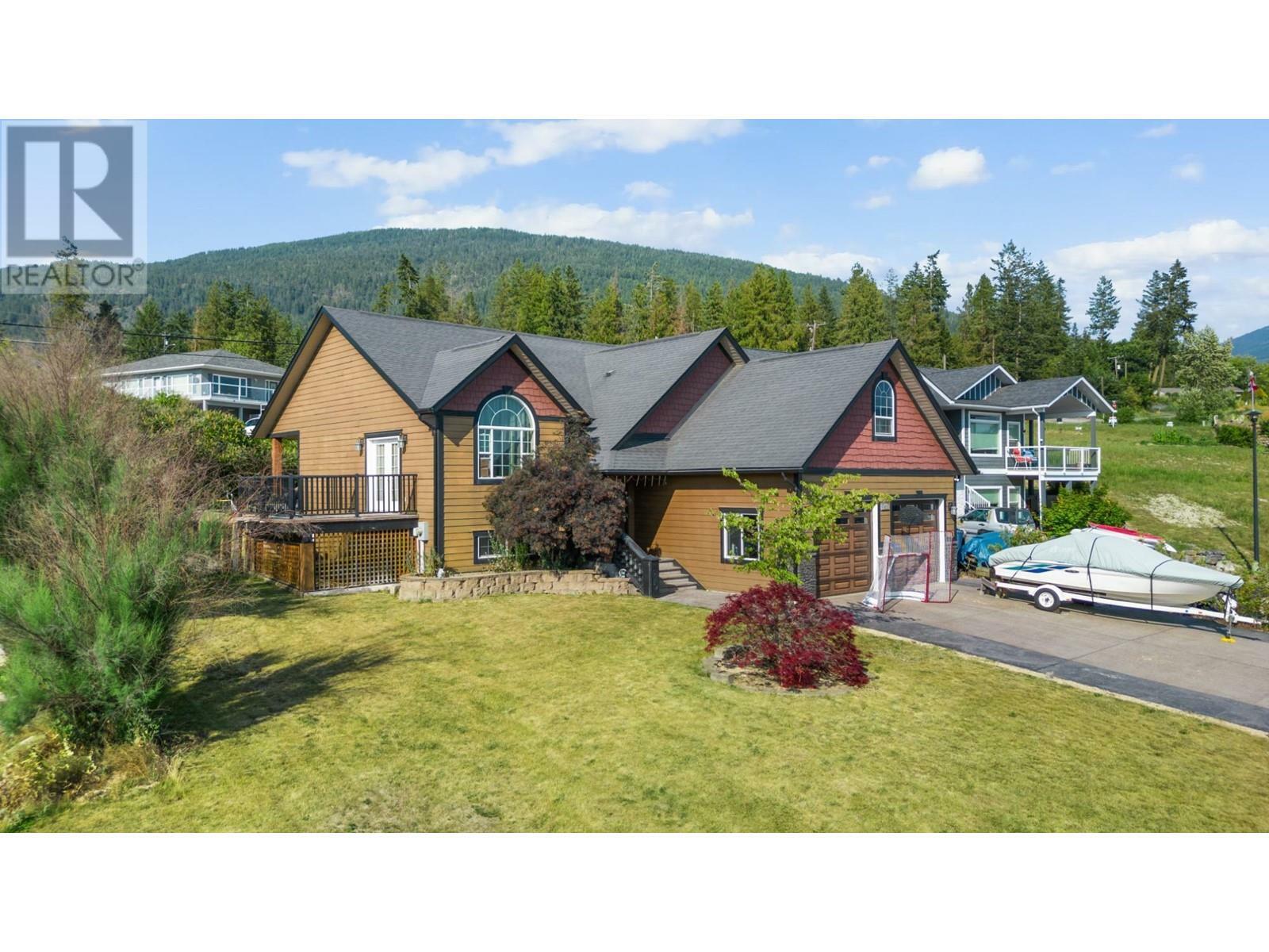 Photo de la propriété:  1028 Purcell Crescent  BC V0B 1G3 