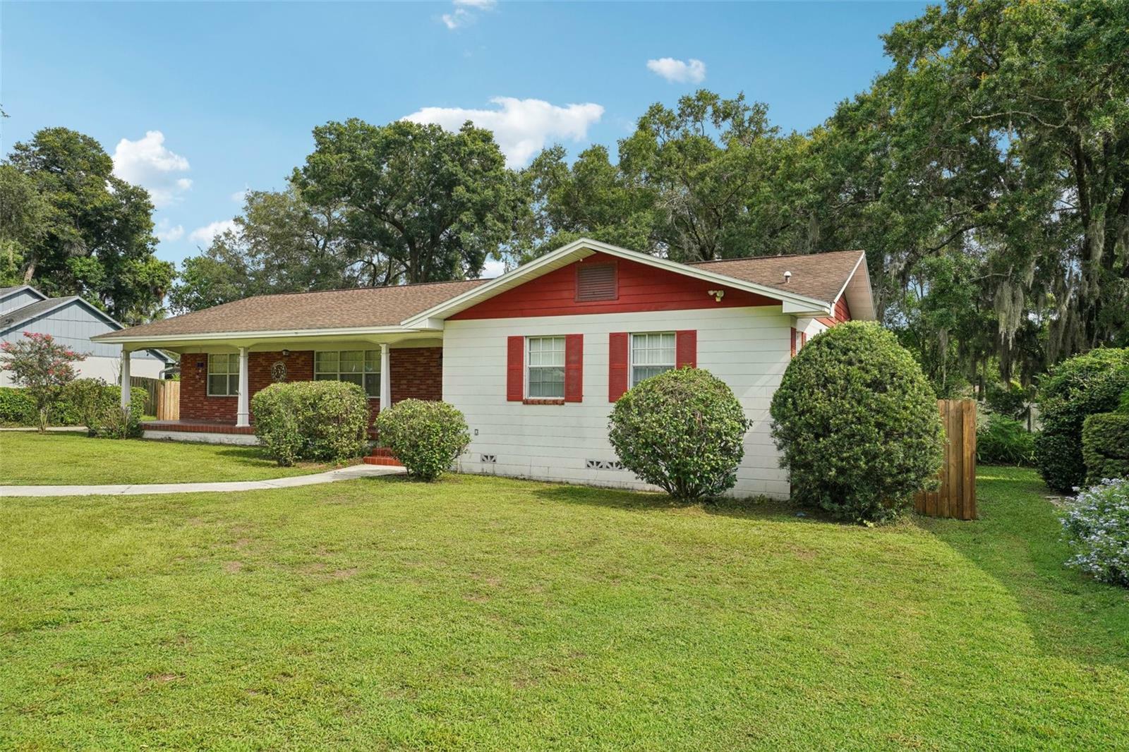 Property Photo:  505 W Devane Street  FL 33563 