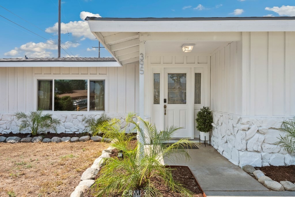 Property Photo:  395 E Easton Street  CA 92376 