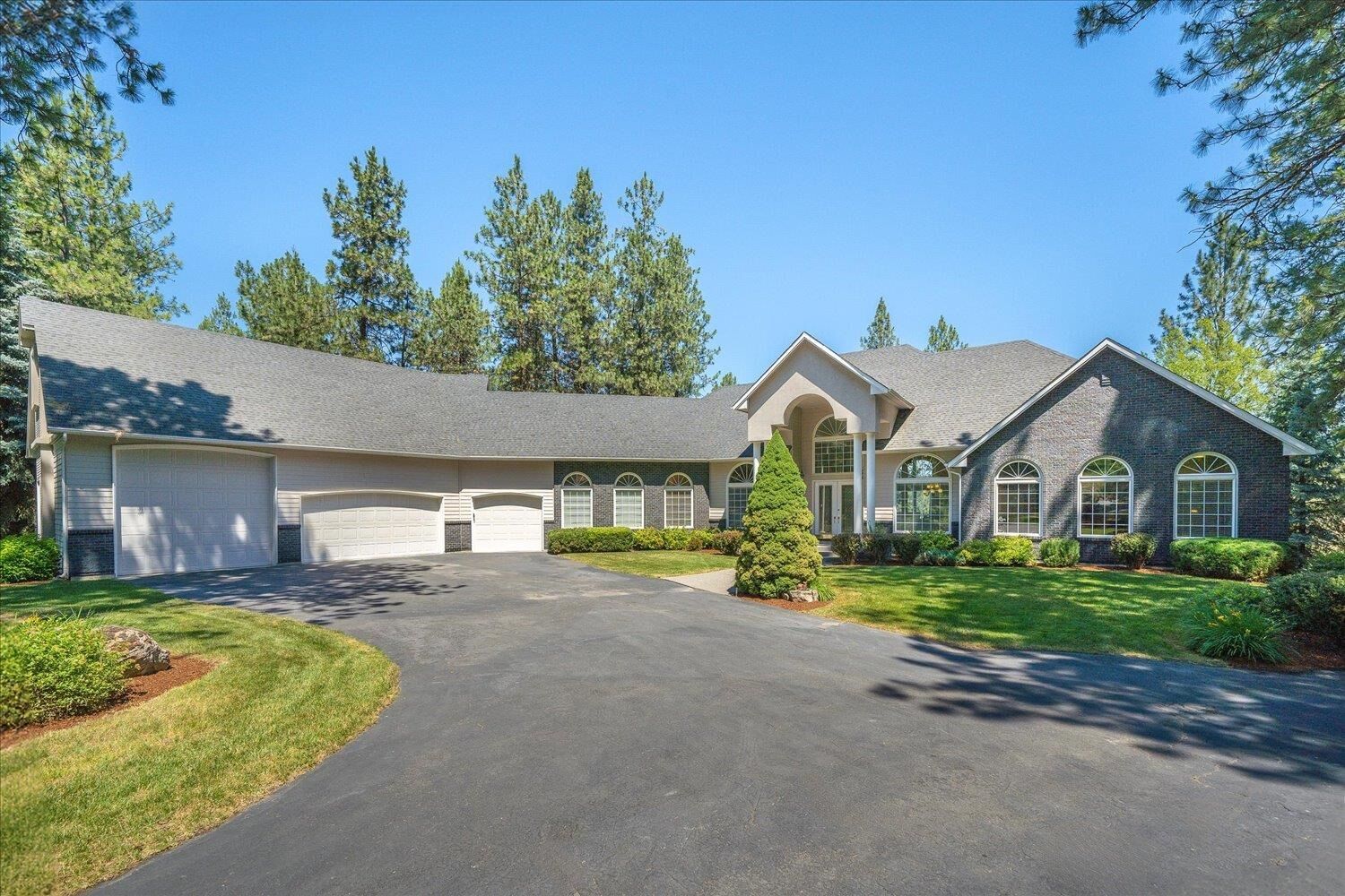 Property Photo: 12917 S Fairway Ridge Ln WA 99224