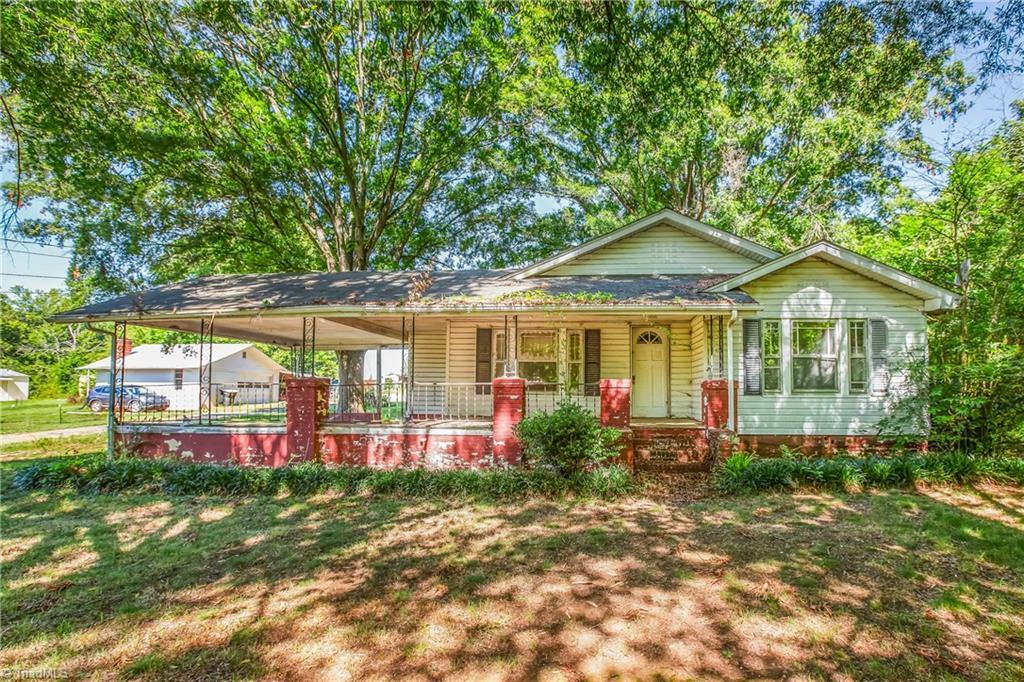 Property Photo:  1441 N Main Street  NC 27239 