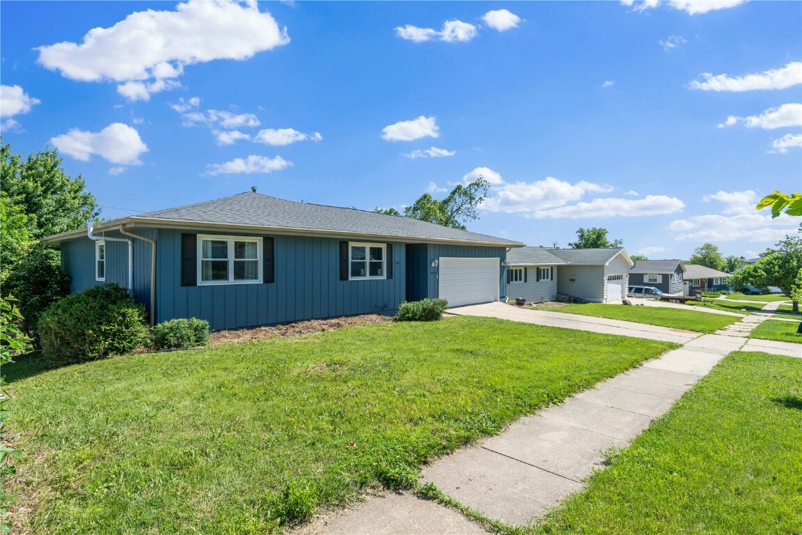 Property Photo:  3110 Franbrook Terrace NW  IA 52405 