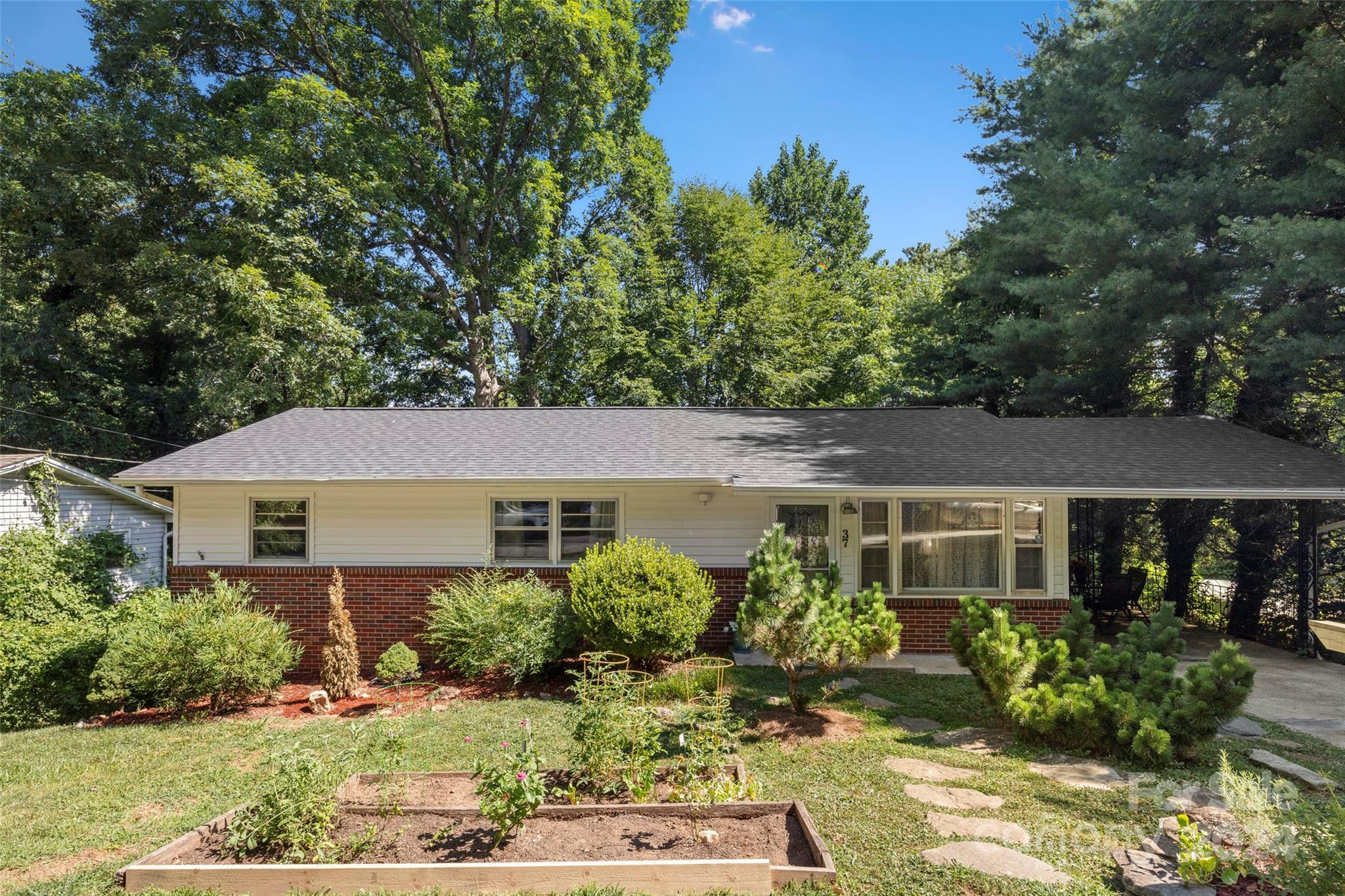 Property Photo:  37 Oregon Avenue  NC 28806 