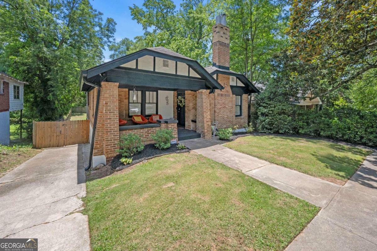 Property Photo:  930 White Street SW  GA 30310 