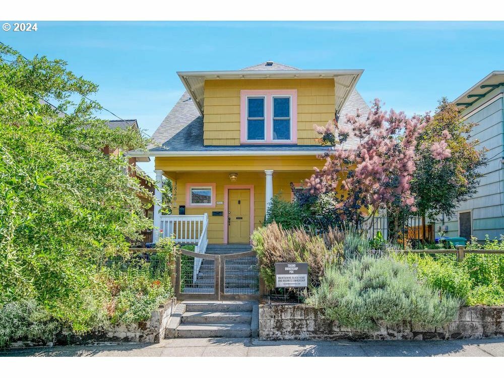 Property Photo: 3820 N Gantenbein Ave OR 97227