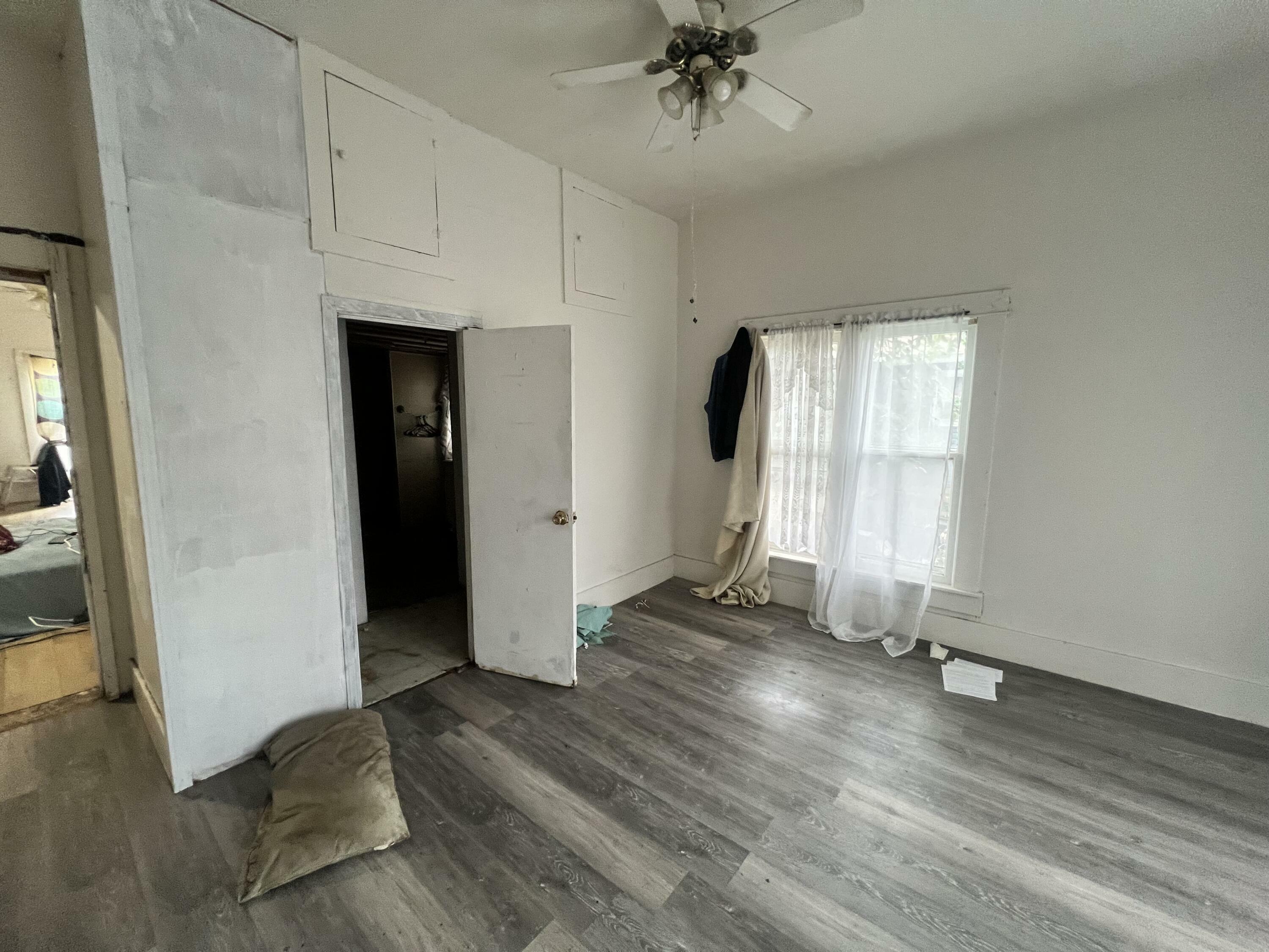 Property Photo:  202 W 4th Street  MO 65793 