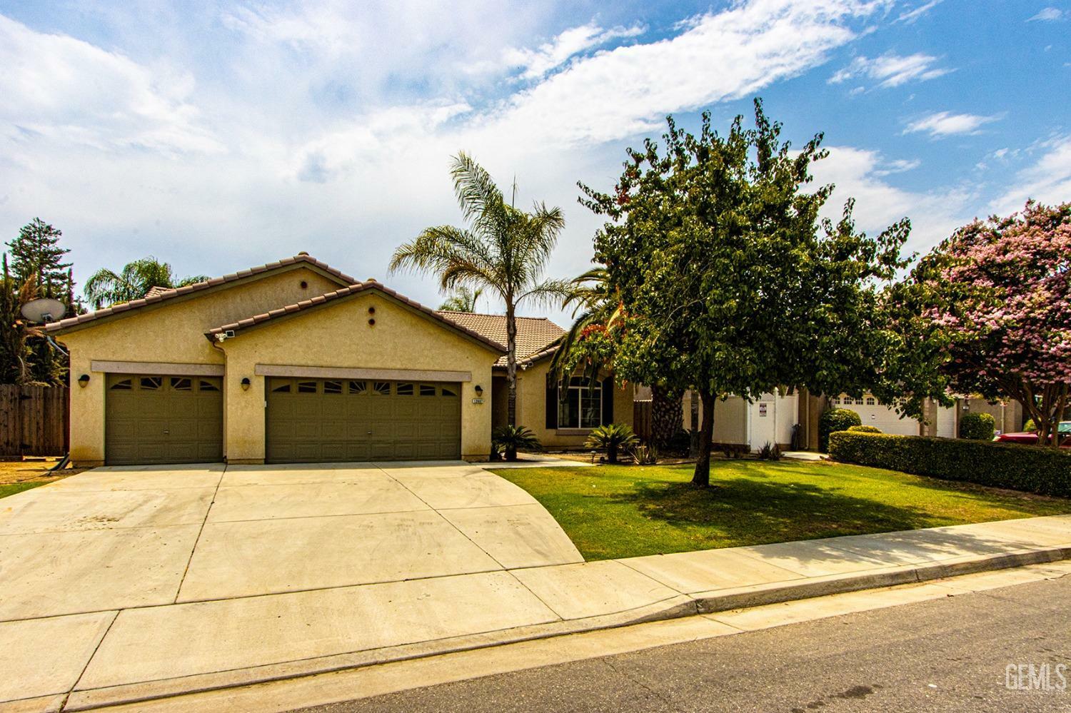 Property Photo: 12607 Mezzadro Avenue CA 93312