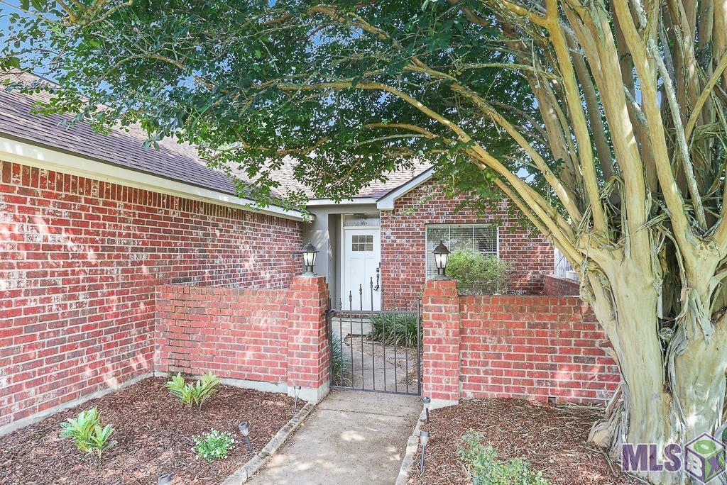 Property Photo: 17469 Kaitlyn Dr LA 70817