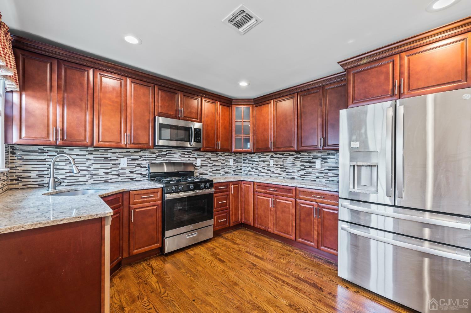 Property Photo:  8 Guilfoyle Terrace  NJ 08872 