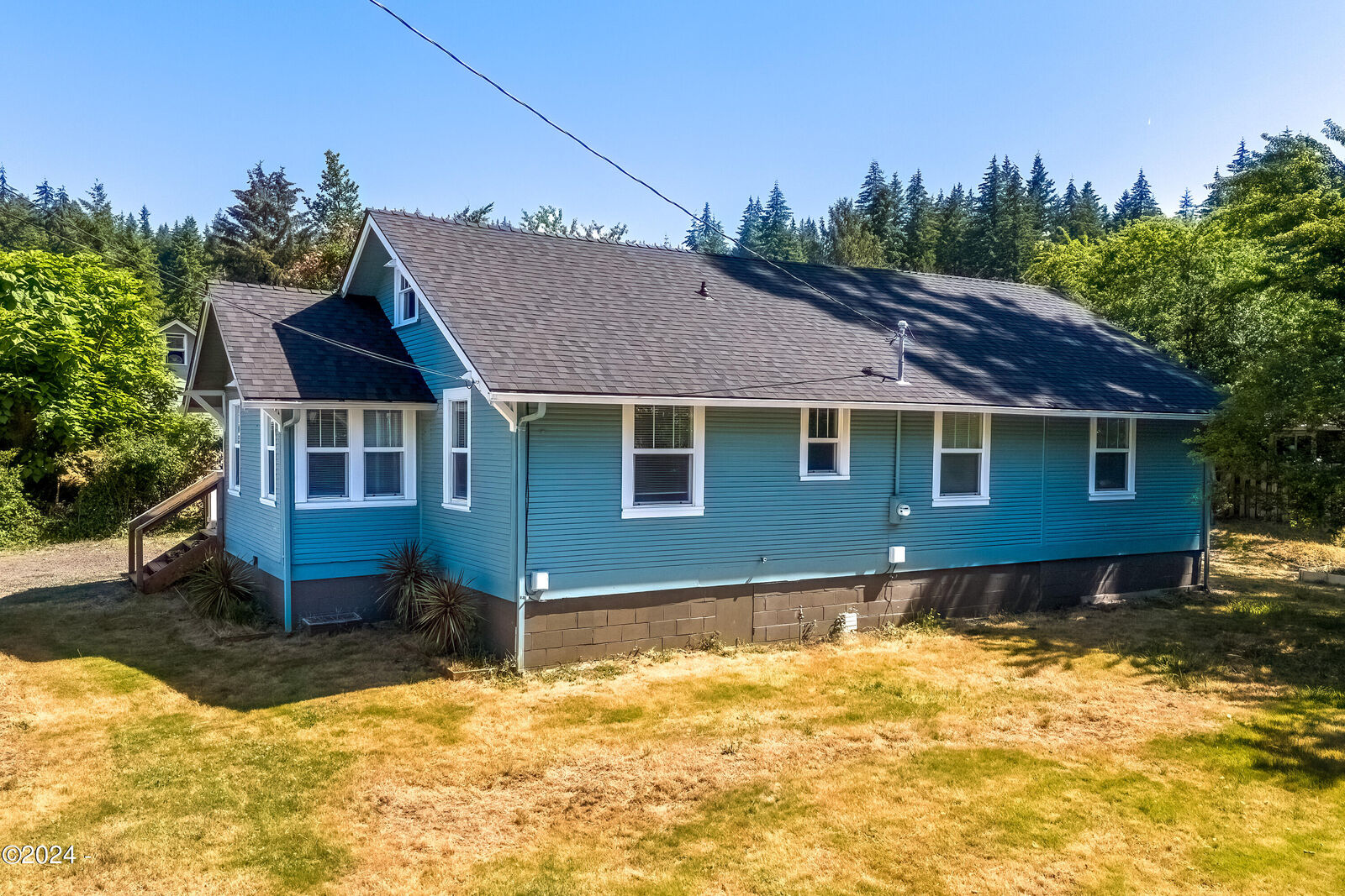 Property Photo: 1432 NW Spruce Street OR 97391