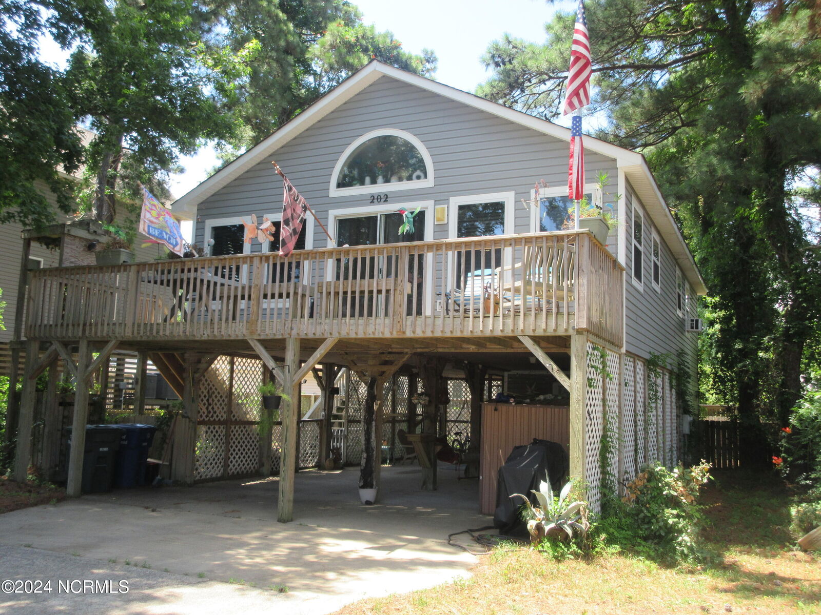 Property Photo: 202 W Lost Colony Drive NC 27959