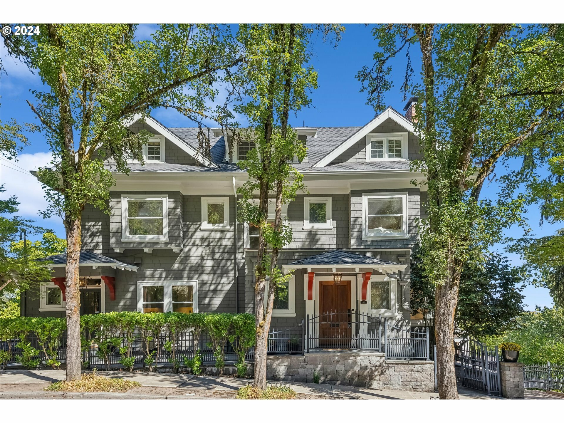 Property Photo: 3639 NW Thurman St OR 97210