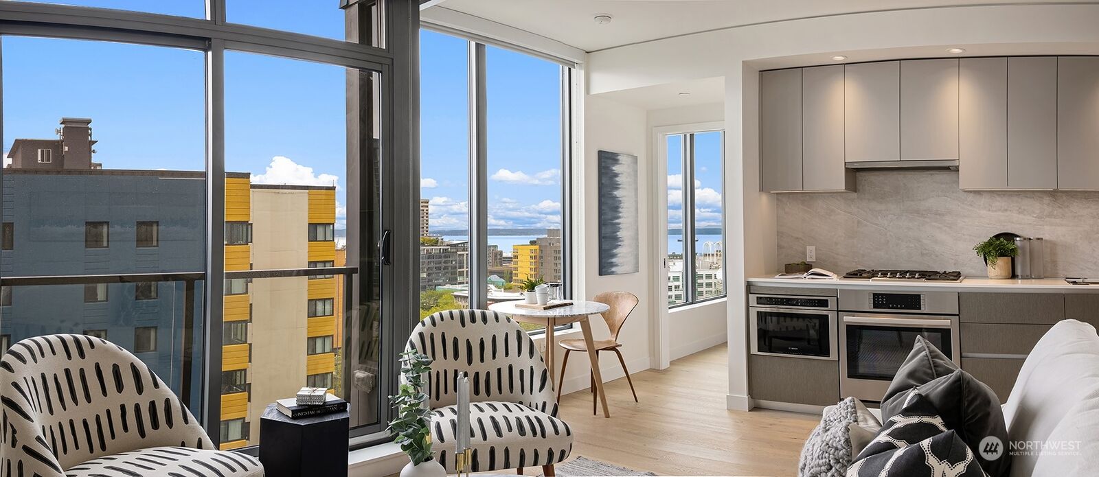 Property Photo:  2510  6th Avenue 1606  WA 98121 