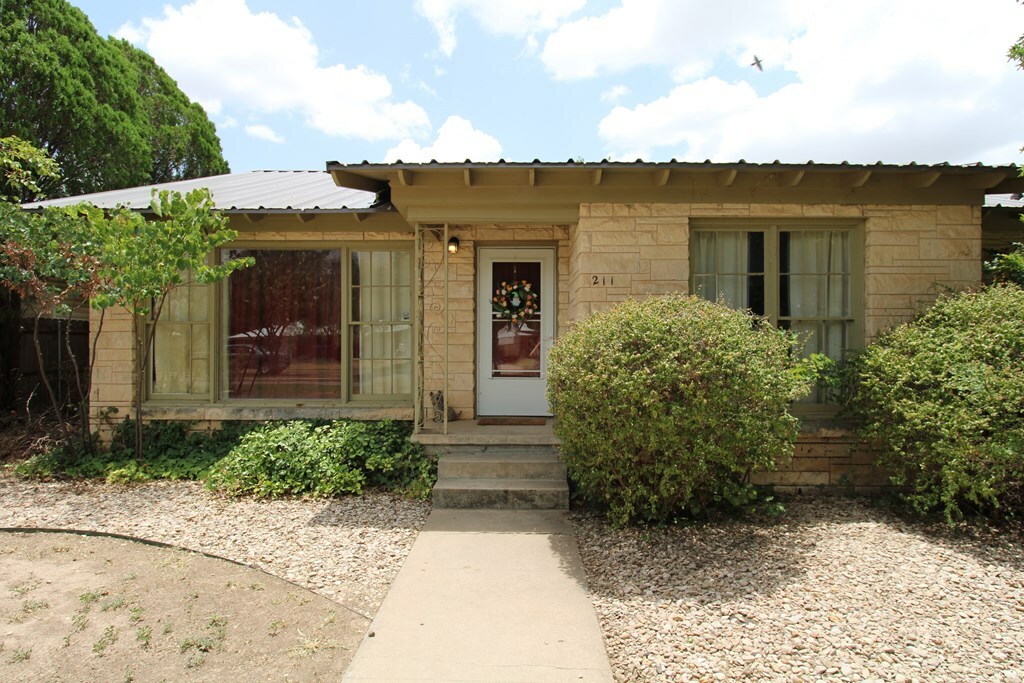 Property Photo:  211 Churchill Blvd  TX 76903 