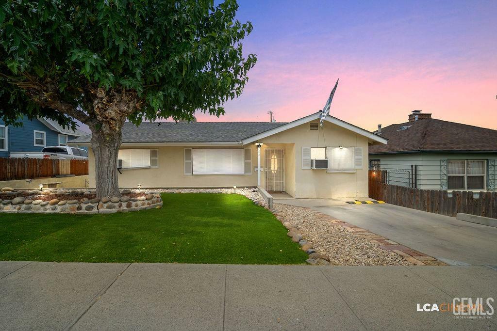 Property Photo:  602 B Street  CA 93268 