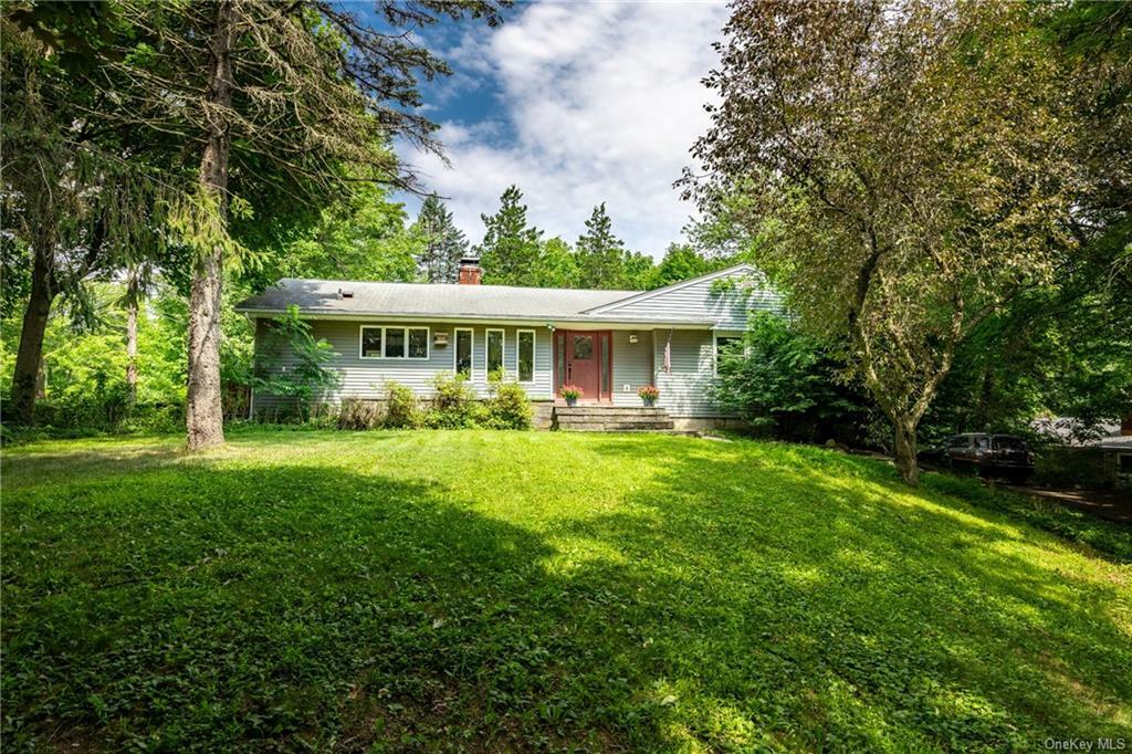 Property Photo:  11 Robin Hill Road  NY 12603 