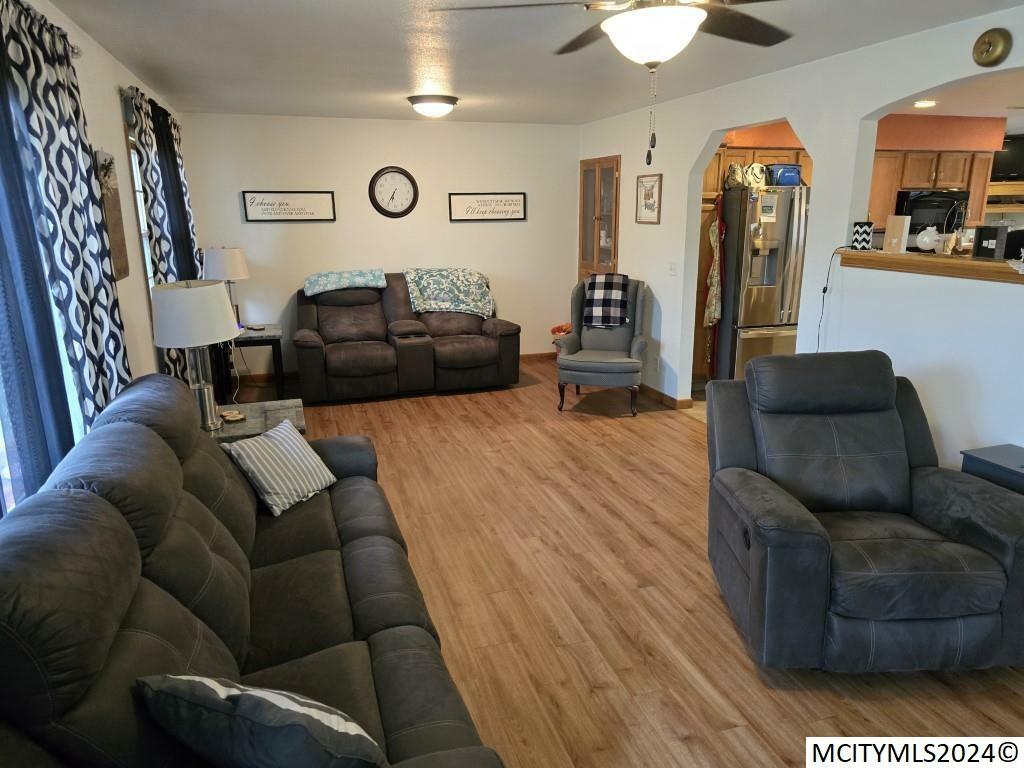 Property Photo:  908 9th St  IA 50616 