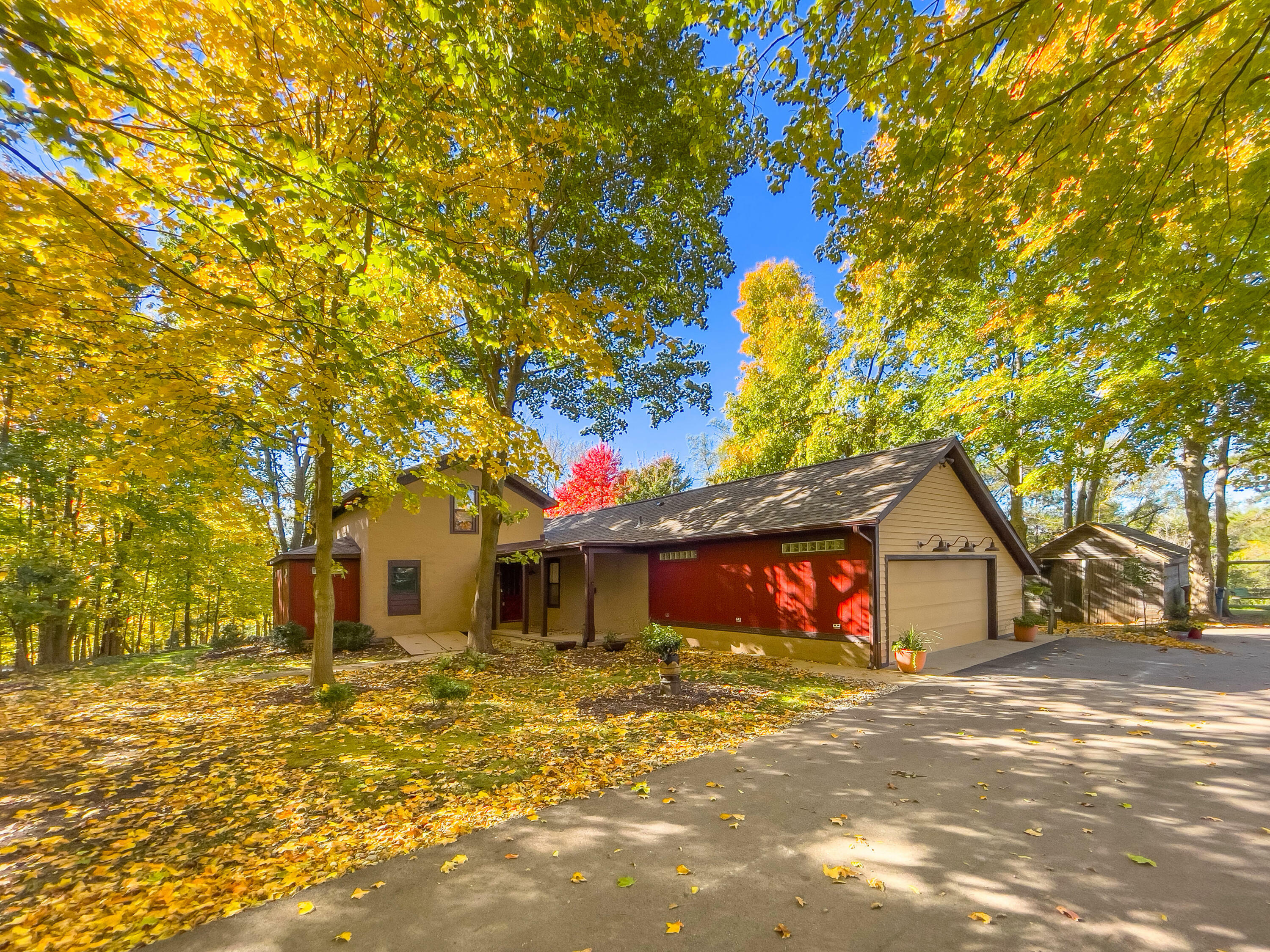 Property Photo:  5525 Red Fox Run  MI 48105 