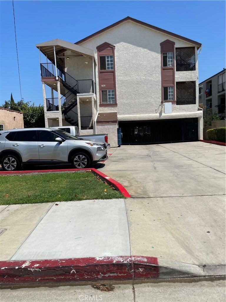 Property Photo:  1635 W Civic Center Drive  CA 92703 