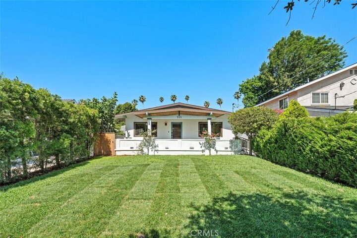 Property Photo:  555 N Chester Avenue  CA 91106 