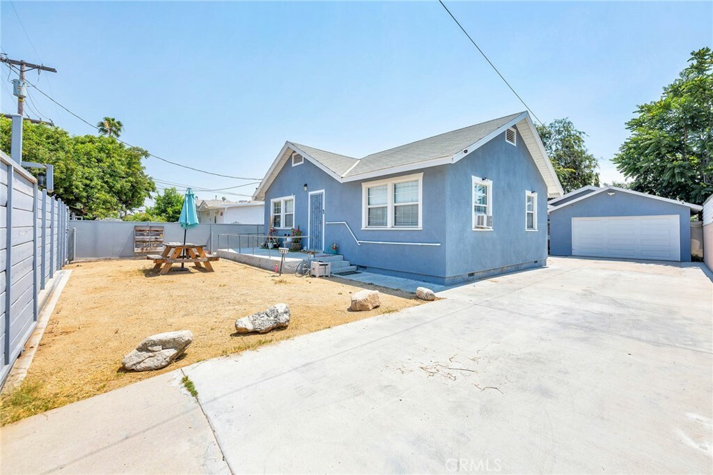 Property Photo:  8651 Norris Avenue  CA 91352 