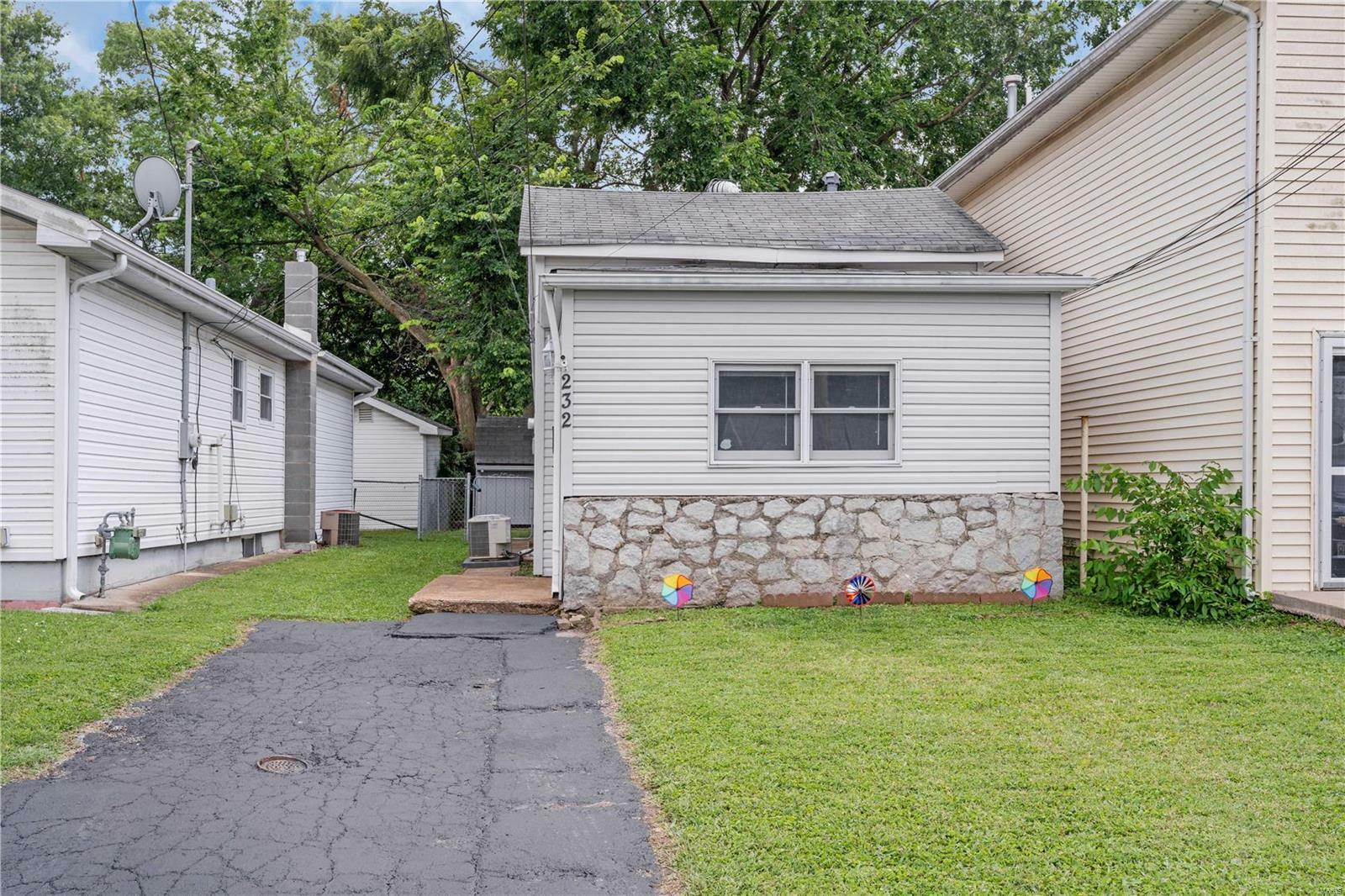 Property Photo:  232 E Felton Avenue  MO 63125 