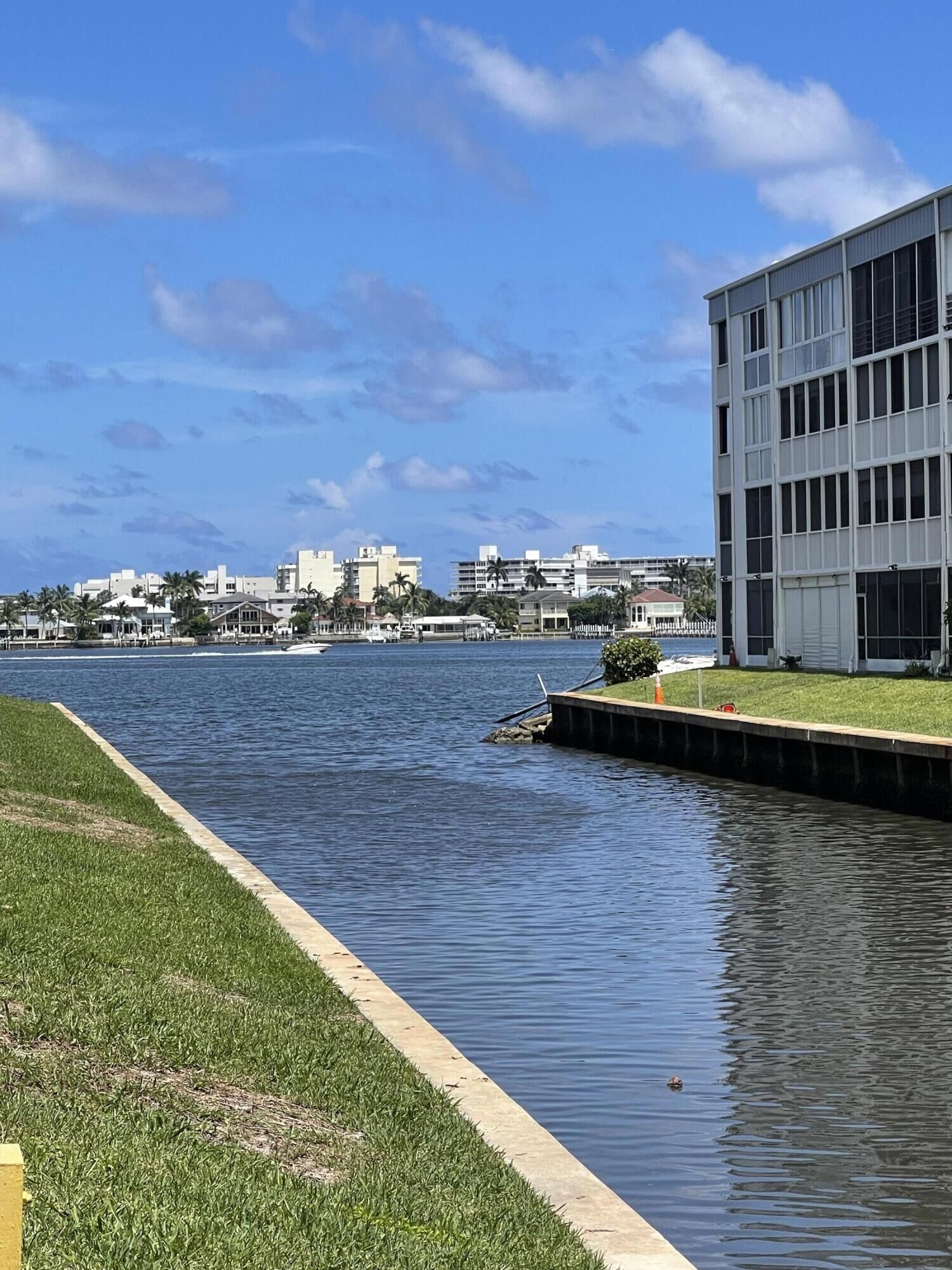 Property Photo:  890 N Federal Hwy 411  FL 33462