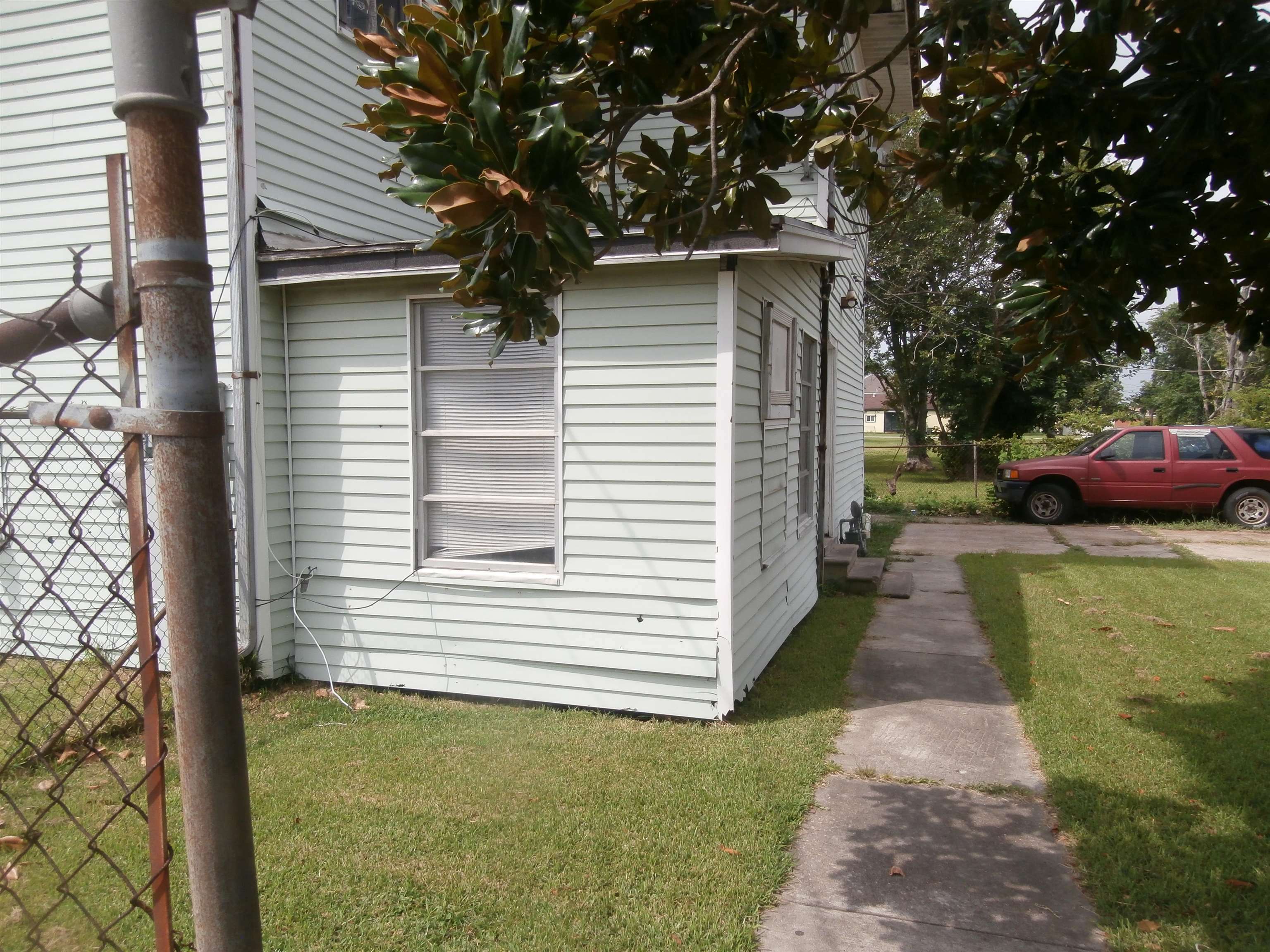 Property Photo:  1100 5th St.  TX 77640 