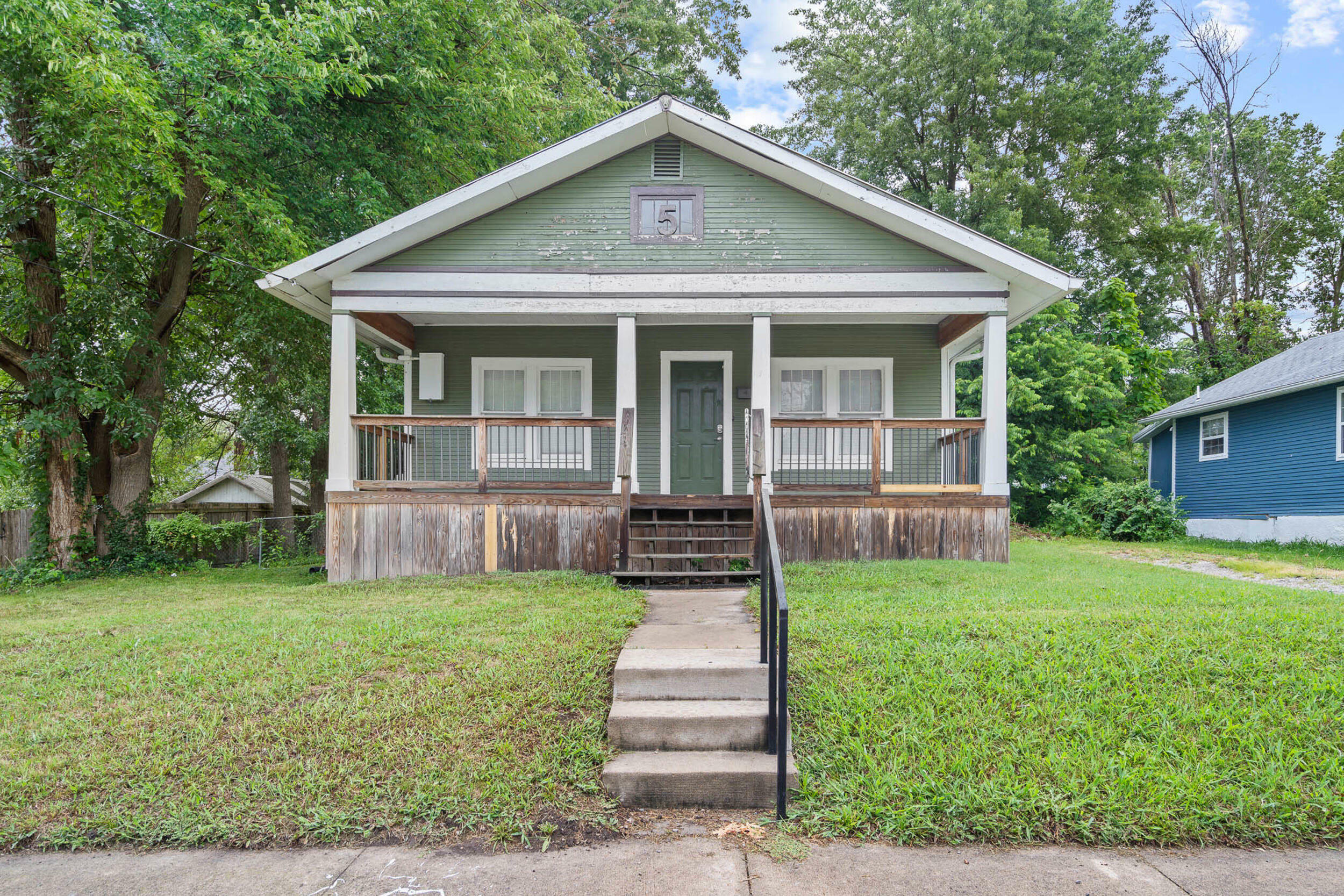 Property Photo:  5 Fourth Ave  MO 65203 