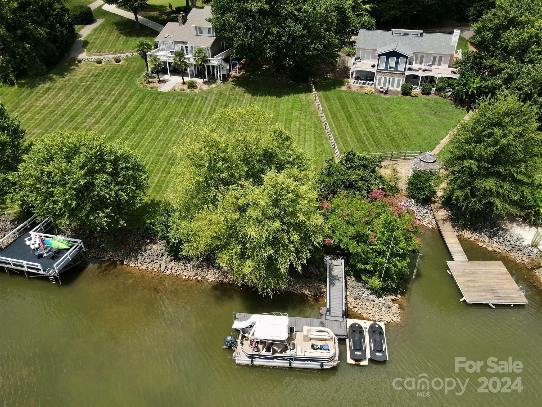 Property Photo:  332 Queens Cove Road  NC 28117 