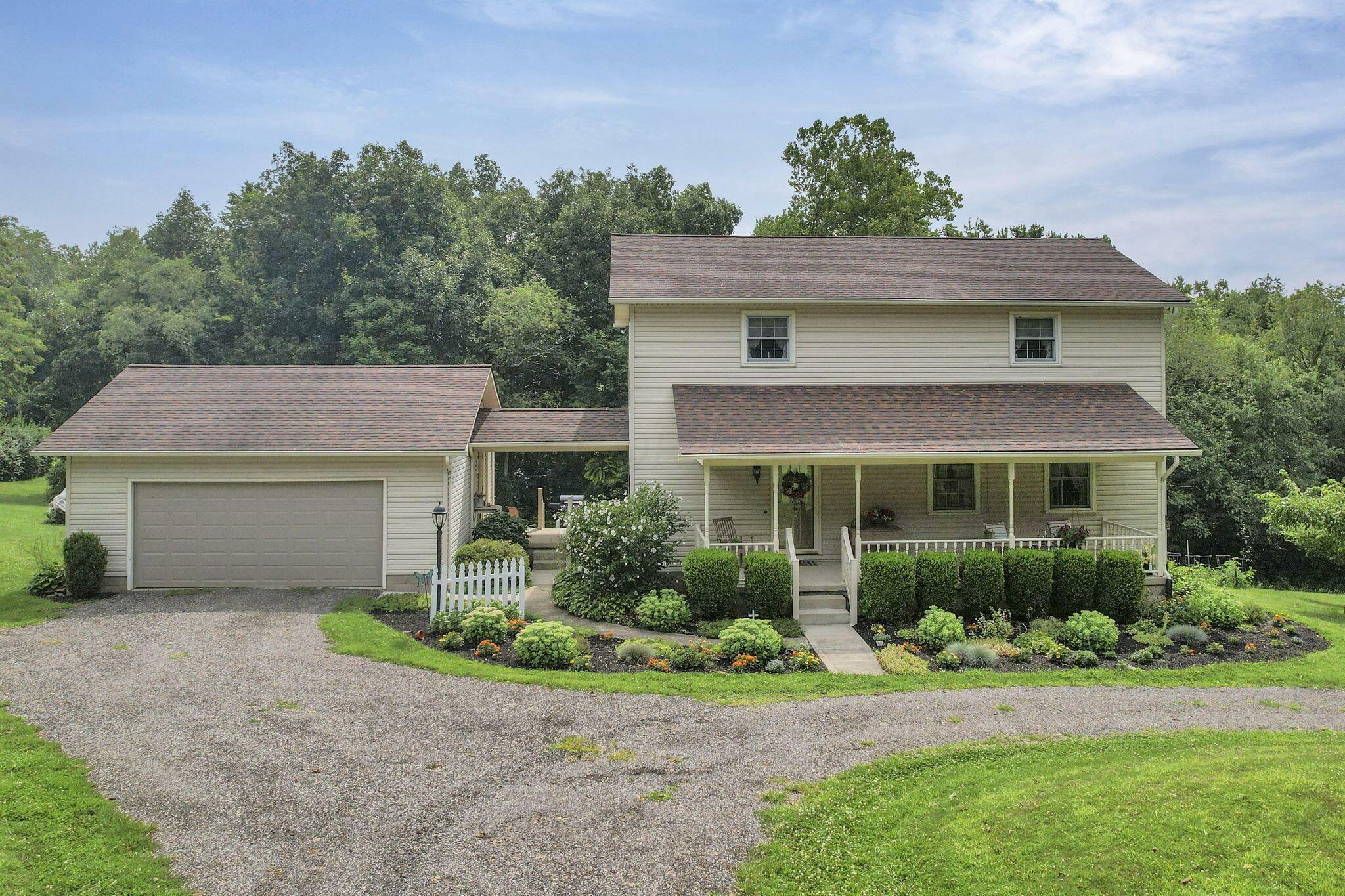 Property Photo:  524 W Rushville Road NE  OH 43130 