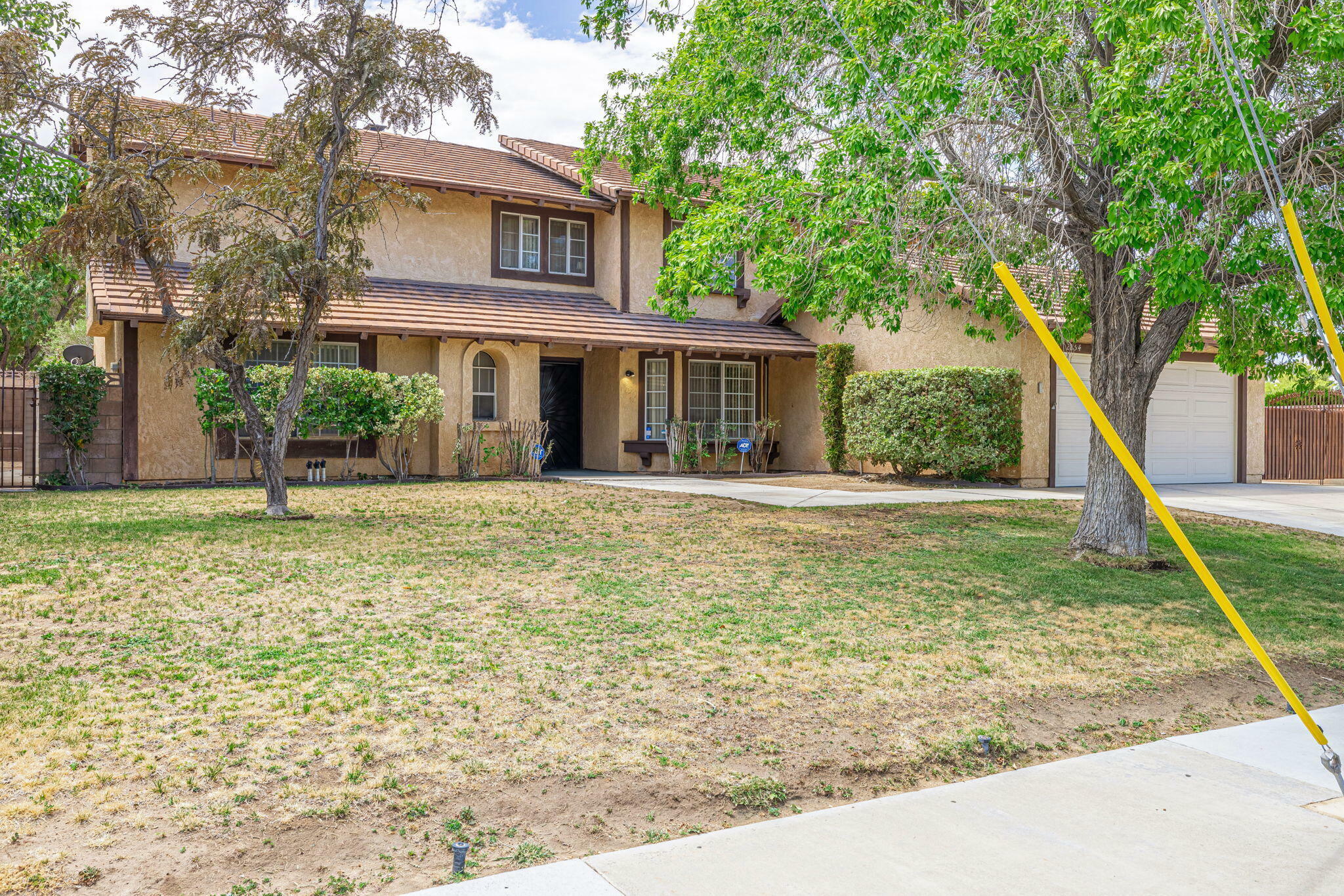 Property Photo:  2854 W Avenue J12  CA 93536 