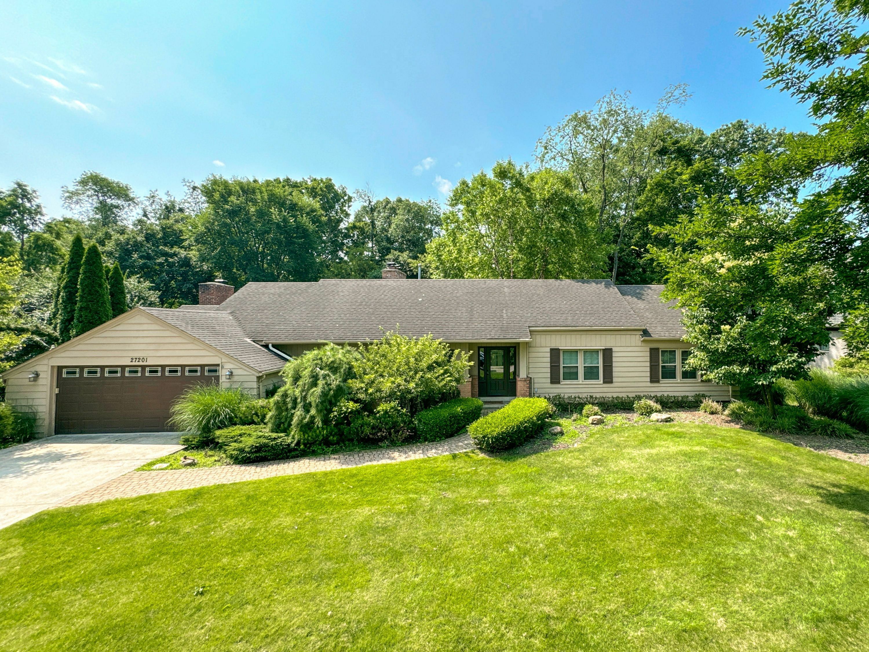 Property Photo:  27201 Gardenway Road  MI 48025 1737 