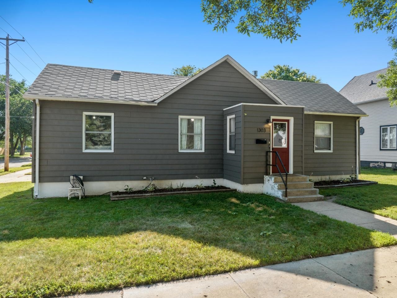 Property Photo: 1303 Main St S ND 58701